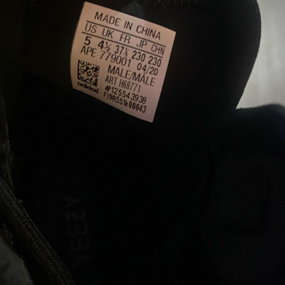 2020 Yeezy Quantum Barium. - Picture 7 of 7